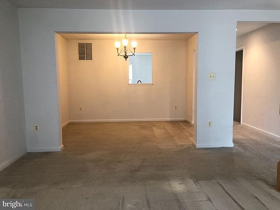 3rd image of 6704 Rockledge Pl