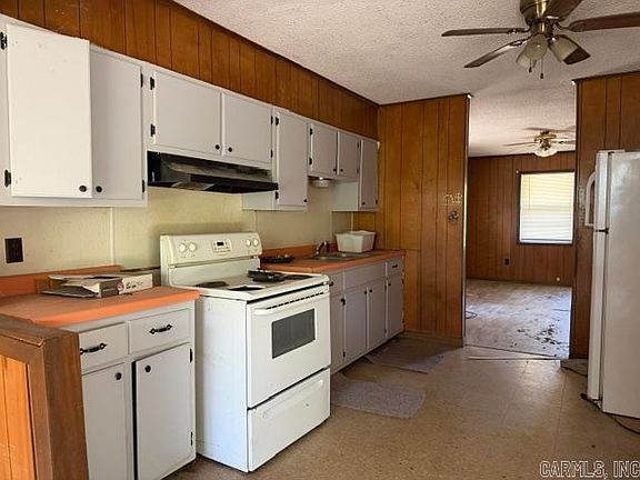 3rd image of 706 E Gibson Ave