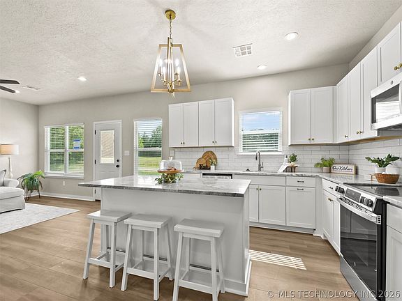 3rd image of 167 Aspen Cir