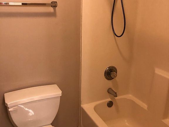 5th image of 3958 Amelia Ave APT 16