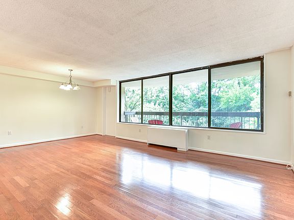 5th image of 3705 S George Mason Dr APT 114S