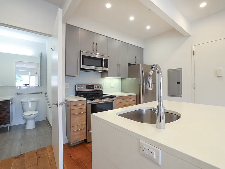 93 Kingsland Ave #1F — Photo 3