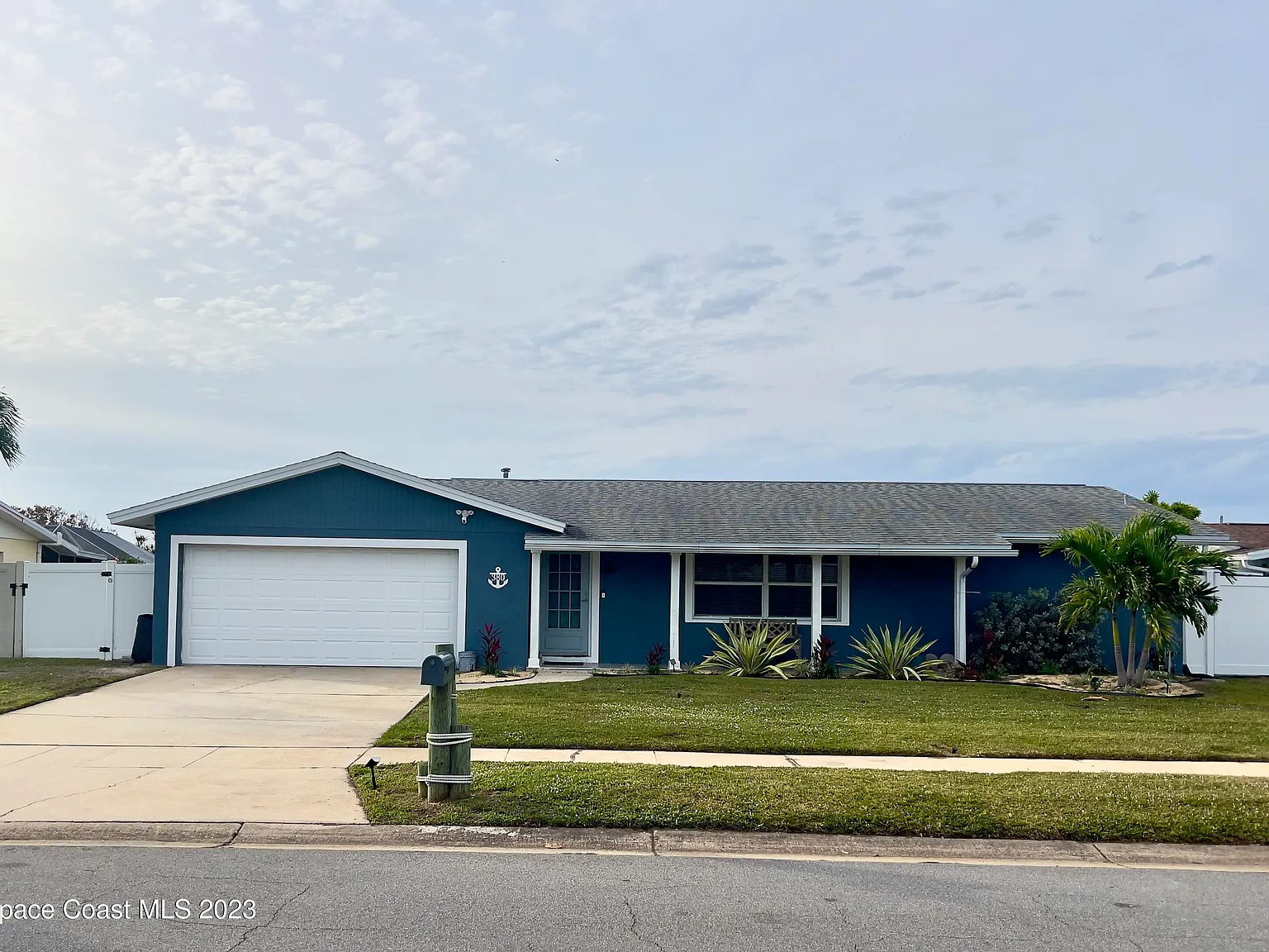 4 bed, 2.0 bath, 2107 sqft, $3,400 — Photo 1