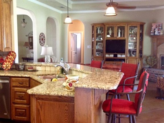 5th image of 2118 Royal Dr W