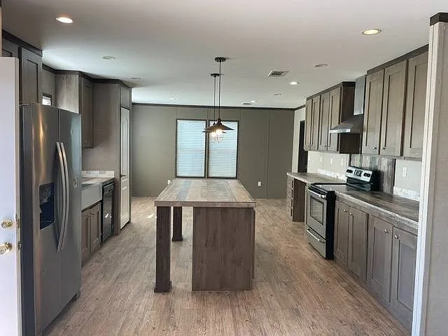 3 bed, 2.0 bath, 1920 sqft, $1,725 — Photo 2