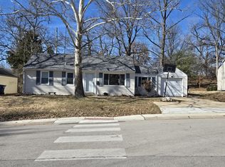 915 Westglen Dr, Saint Louis, MO