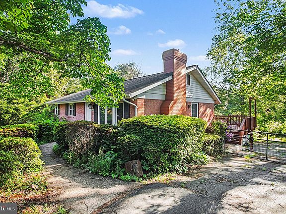4th image of 7409 Lake Dr