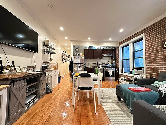 Rented by Bruma Realty LLC | media 1