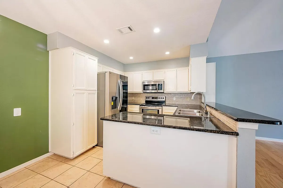 Building Photo - 6616 Mesa Hollow Dr