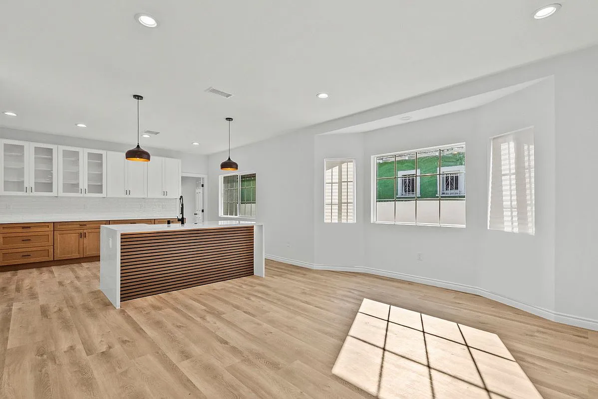 3 bed, 2.0 bath, 2000 sqft, $5,000 — Photo 3