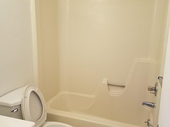 4th image of 265 Kensington Ave APT 17