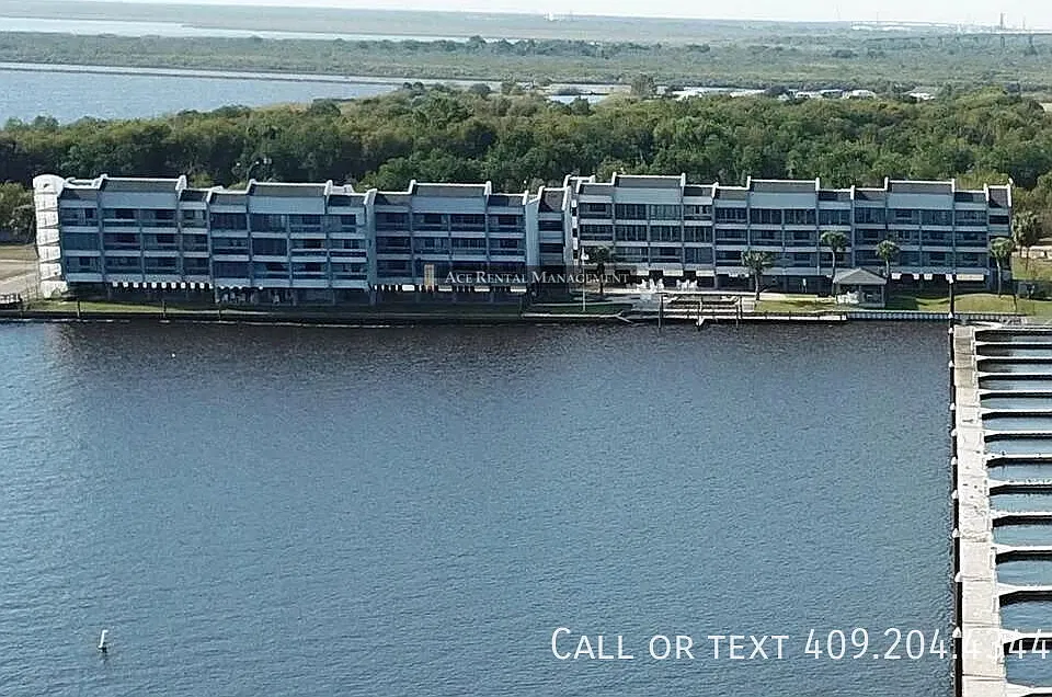 560 Pleasure Island Blvd #301