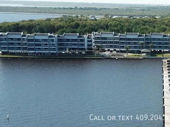 560 Pleasure Island Blvd, Pt Arthur, TX