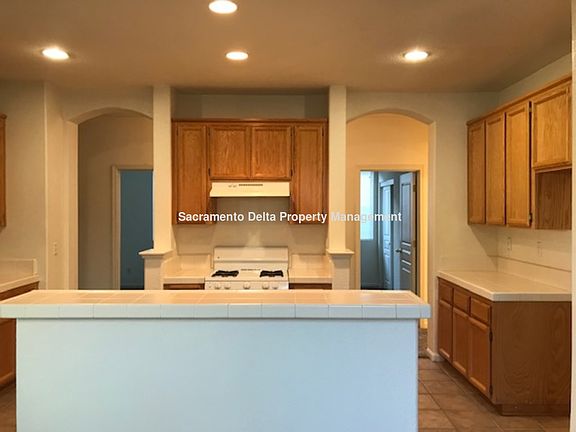 5th image of 2860 Chateau Montelena Way