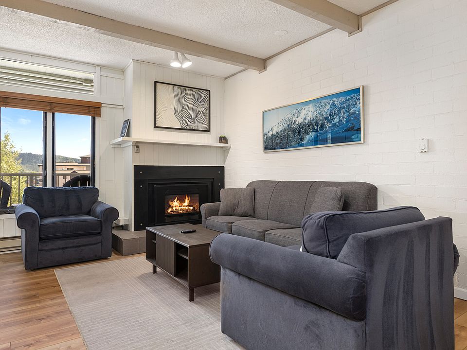 Living Room | Gas Fireplace