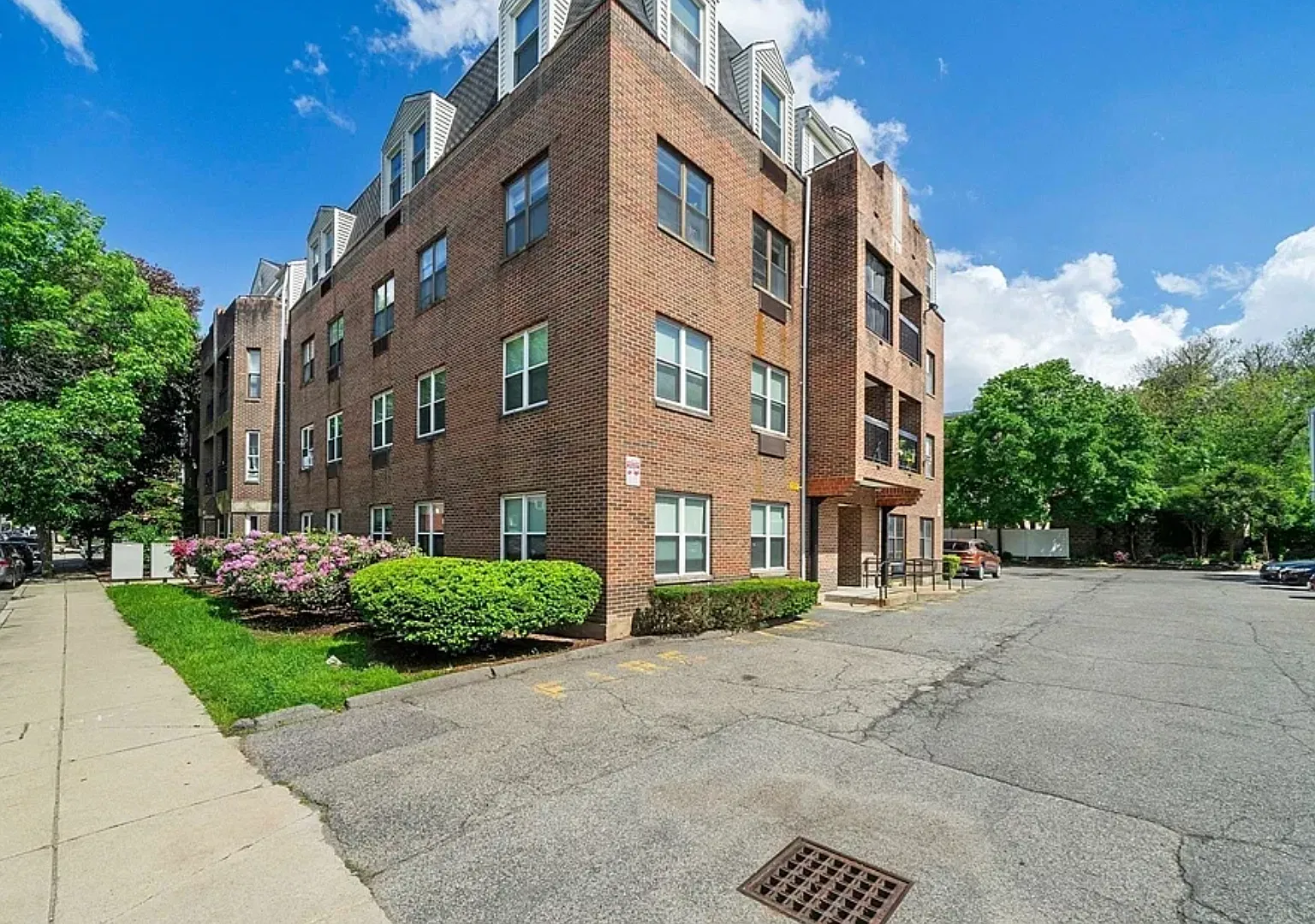 2 bed, 1.5 bath, 808 sqft, $2,300 — Photo 1