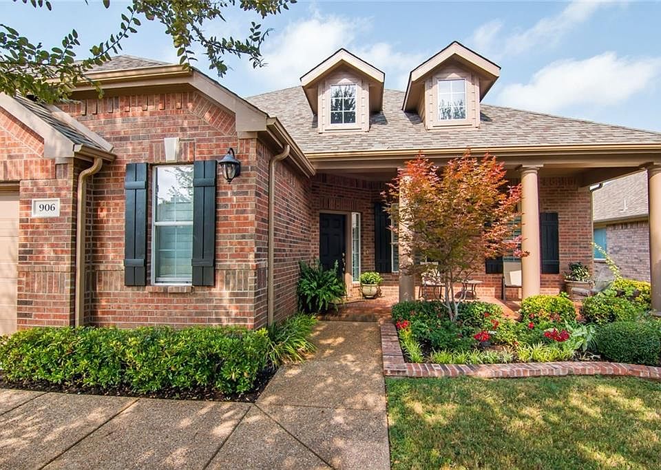 1st image of 906 Quarry Oaks Dr