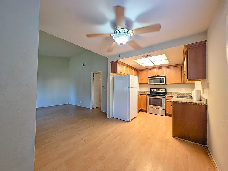 1965 Coulston St #10 — Photo 27