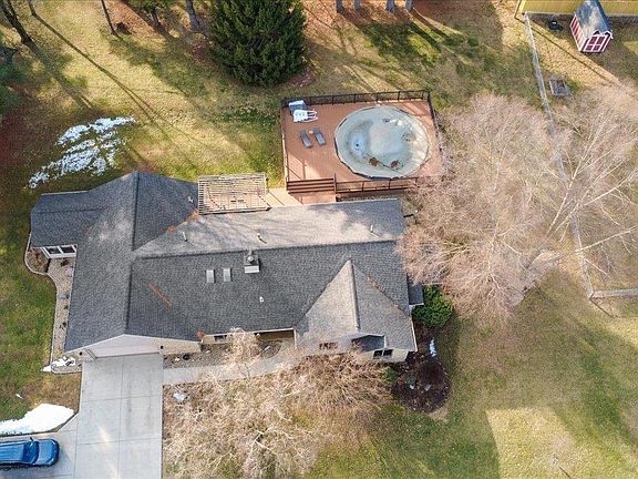 3rd image of 4365 N Maple Grove Rd