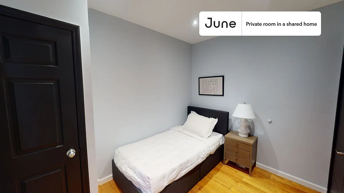 Twin bedroom in 4 bed/2 bath home in Upper West Side #761 C — Photo 1