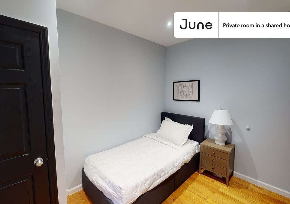 1st image of 225 W 109th St #53-C