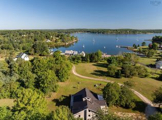 90 Orchard Hts, Lunenburg, NS B0J2E0