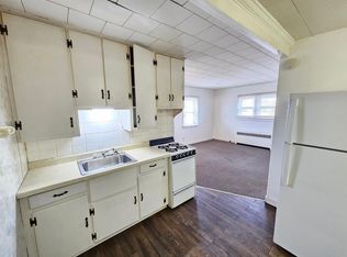 1815 Locust St #4, Sterling, IL 61081