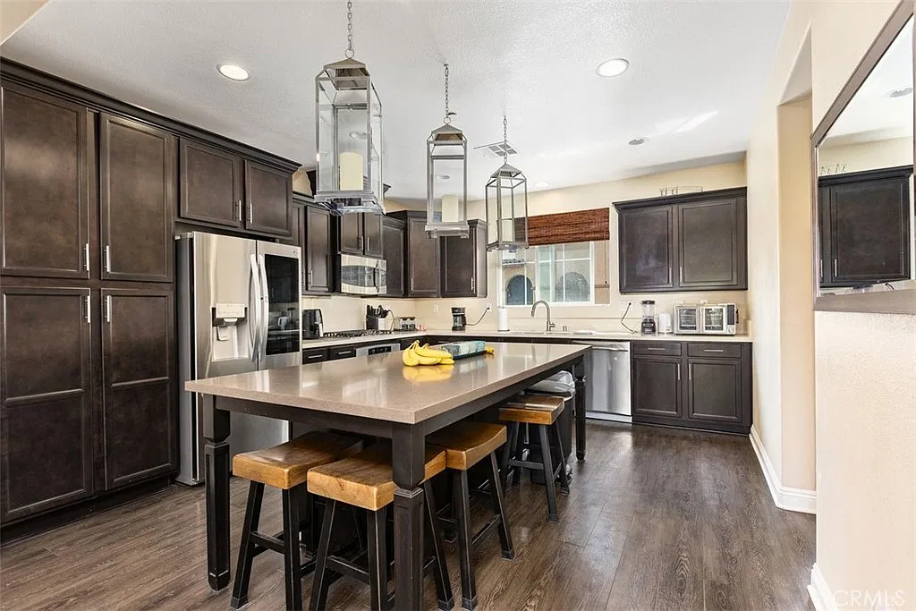 4 bed, 3.5 bath, 2233 sqft, $4,600 — Photo 1