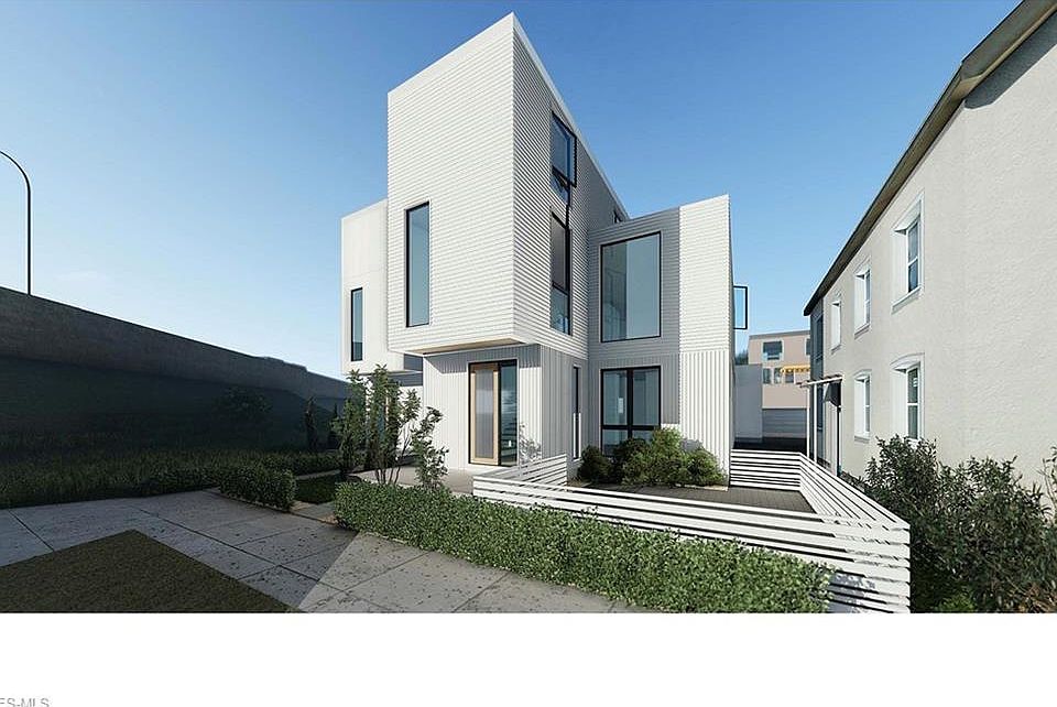 2nd image of 2039 W 18th St