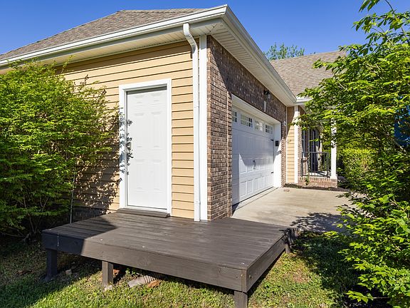 5th image of 3484 Clover Hill Dr