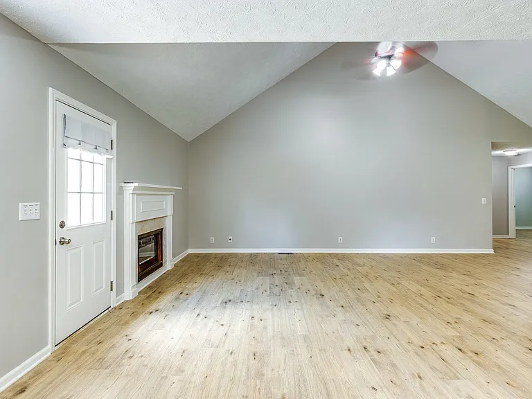 125 Grant Ct — Photo 5