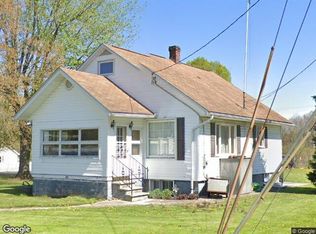 671 Gas Center Rd, Seward, PA 15954