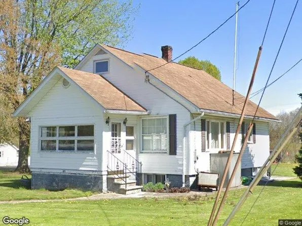 671 Gas Center Rd, Seward, PA 15954