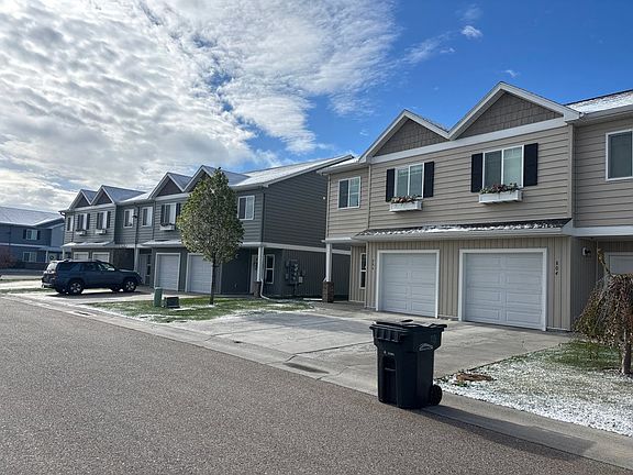 4th image of 806 Trails End