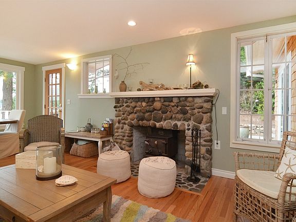 5th image of 3020 Pleasant Beach Dr NE