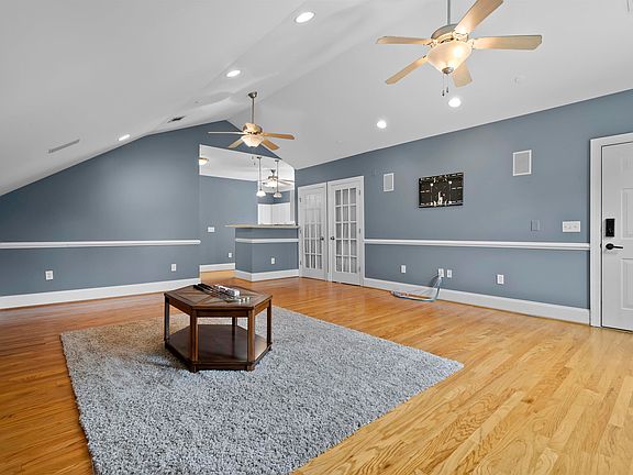 3rd image of 204 E Park Ave Unit 103
