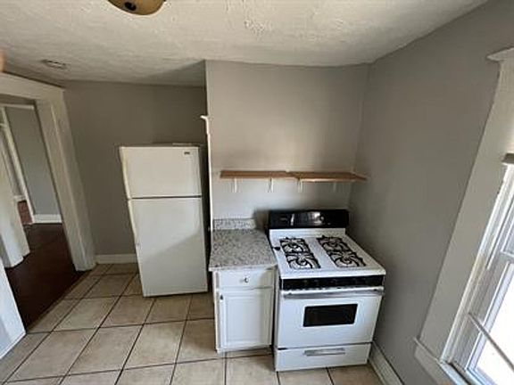 4th image of 208 W Ormsby Ave APT 5