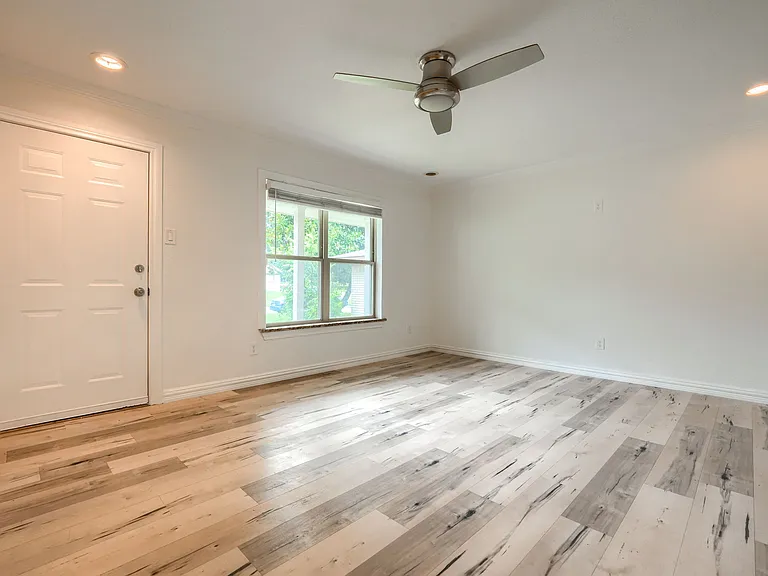 1246 Woodburn Trl — Photo 5