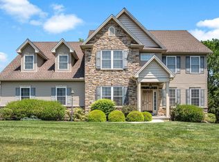 1915 Osprey Cir, Mechanicsburg, PA 17050