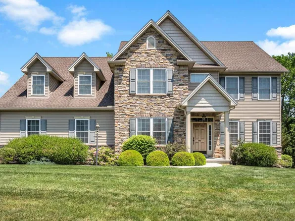1915 Osprey Cir, Mechanicsburg, PA 17050