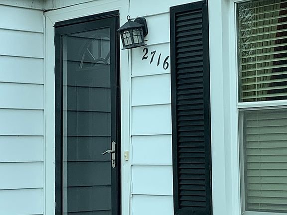 2nd image of 2716 W Washtenaw St