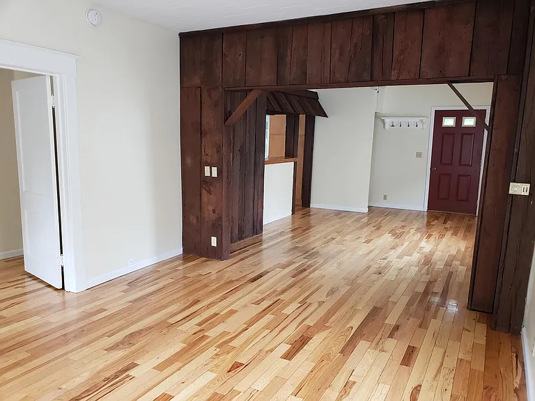 507 W Buttles St — Photo 1