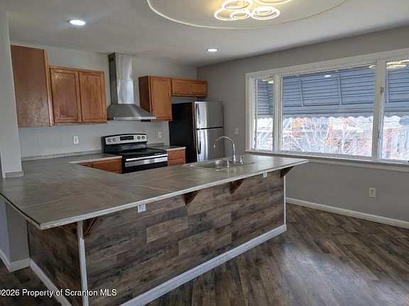 2nd image of 414 Orchard St
