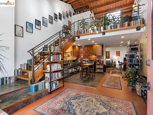 2201 West St APT B, Oakland, CA 94612