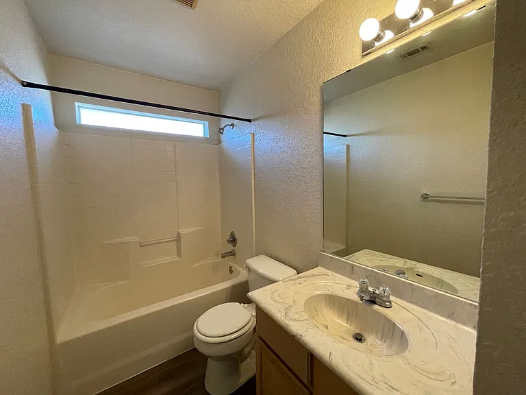 1606 Dugger Cir #D — Photo 18