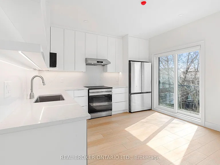 21 Farnham Ave #LANEWAY - UPPER — Photo 8
