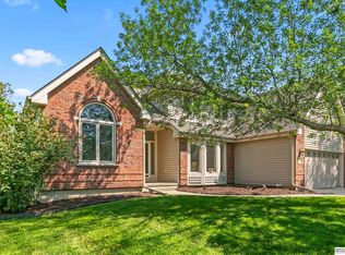 13734 Hillsborough Dr, Omaha, NE 68164