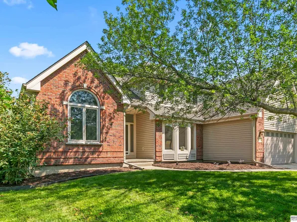 13734 Hillsborough Dr, Omaha, NE 68164