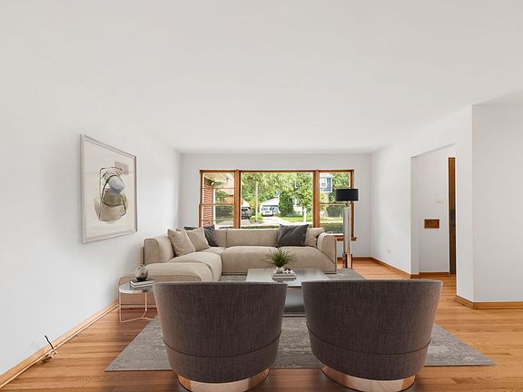 4th image of 3326 Prairie Ave