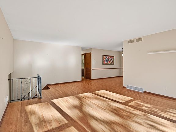 4th image of 7149 Foxboro Ln